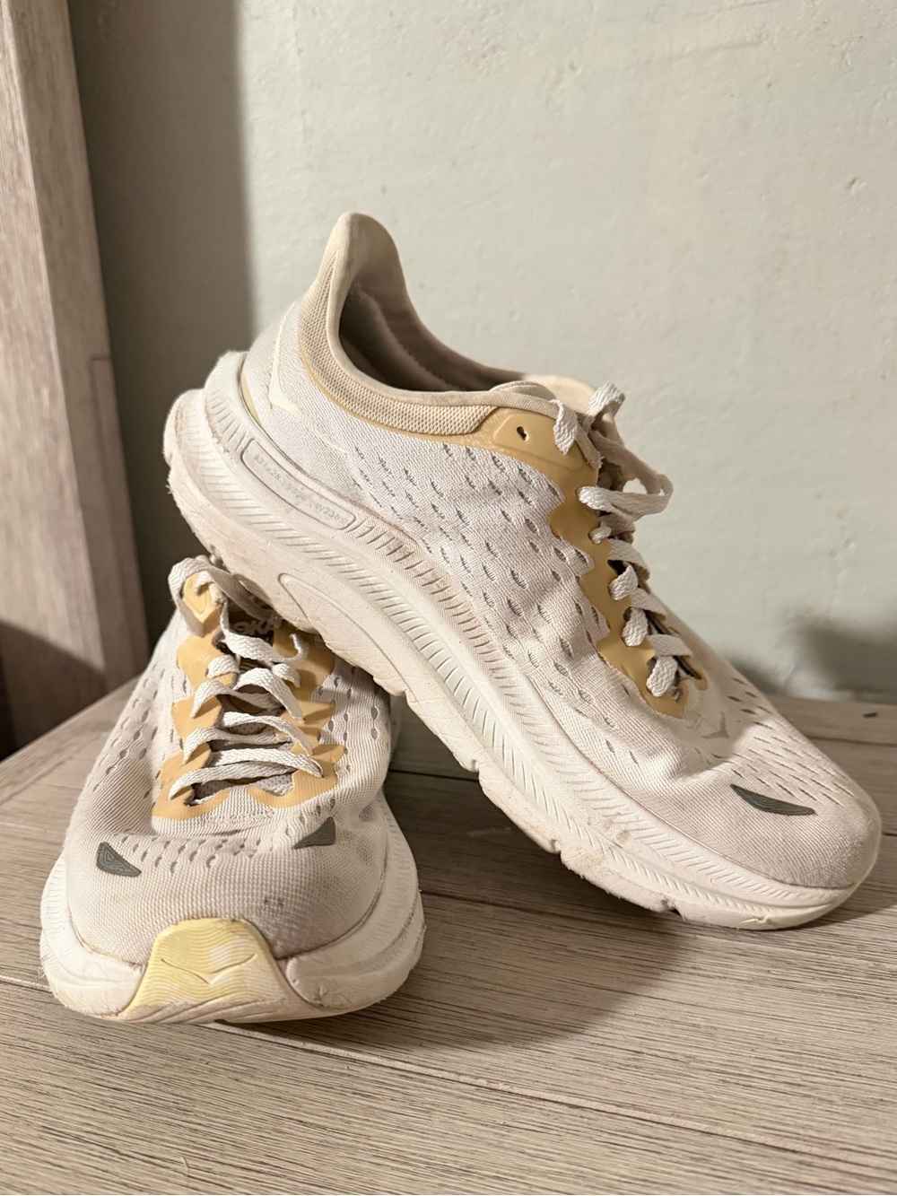 Hoka Kawana 2 Running Shoes Women's 8 White Athletic Run Training Sneakers